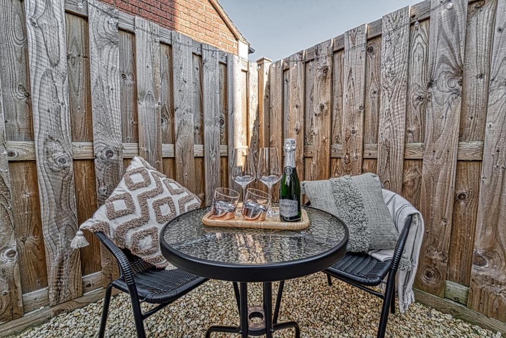 Guest Homes - Watledge House Apartment Tewkesbury Exterior foto